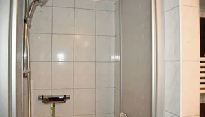 Detailansicht des modernen Badezimmers